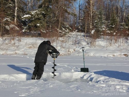 天氣、水溫、冰裂是冰釣選點的關鍵