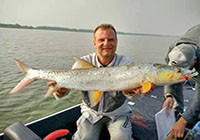 崇明明珠湖路亞釣,巨型鳡魚出水全紀錄