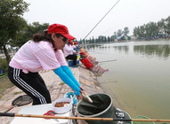 《去钓鱼》第68集 北京举办第二届女子钓鱼比赛