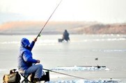 冬季北方水库红虫冰钓大鱼