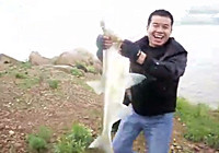 《钓友原创钓鱼视频》 自然水域路亚9.6斤翘嘴鱼