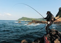 海竿中鱼之后的正确收线方法避免跑鱼