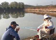 《白条游钓》 87岁钓鱼阿婆，退休后租房钓鱼，一钓就是5年！
