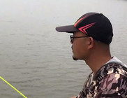 《户外老曹》钓鱼实战：铅坠拉高半米，吃饵的鱼就明显多了，什么原因？