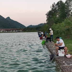 平塘县京舟坝小花园钓场