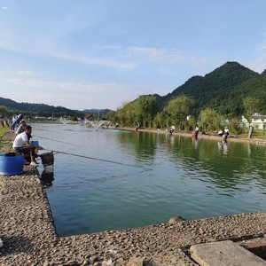 平塘县京舟坝小花园钓场