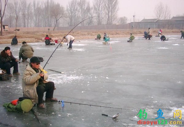 北方冬季钓鱼冰钓